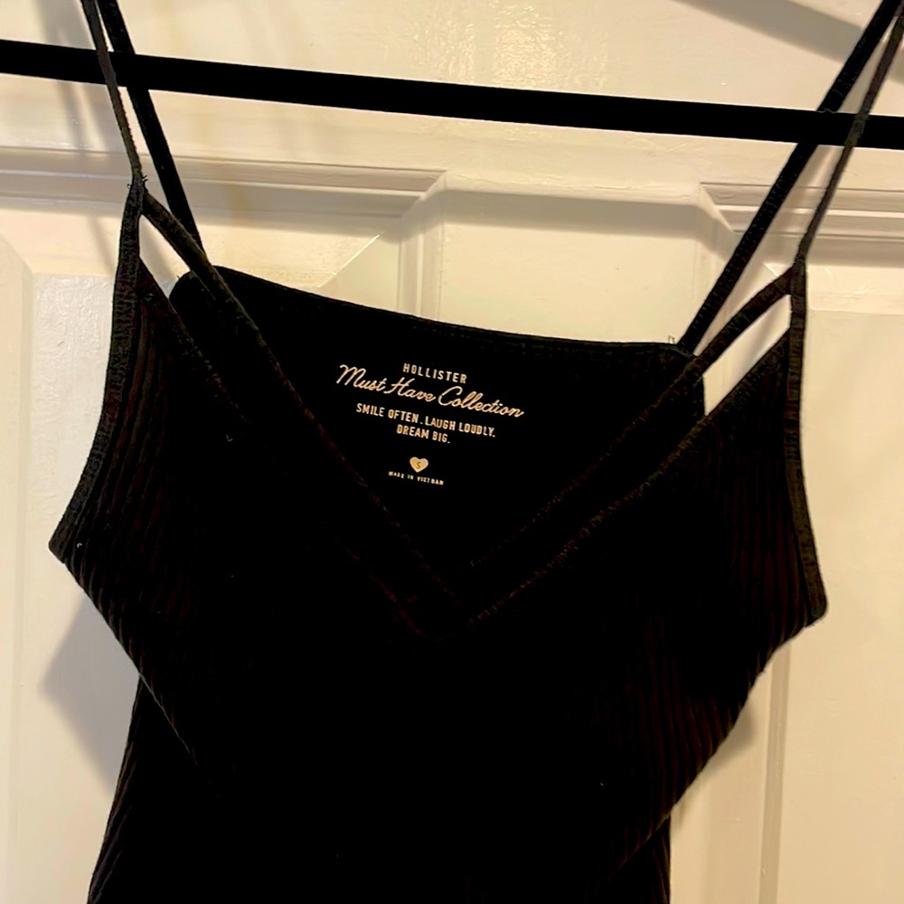 Straps black tank top with chest design